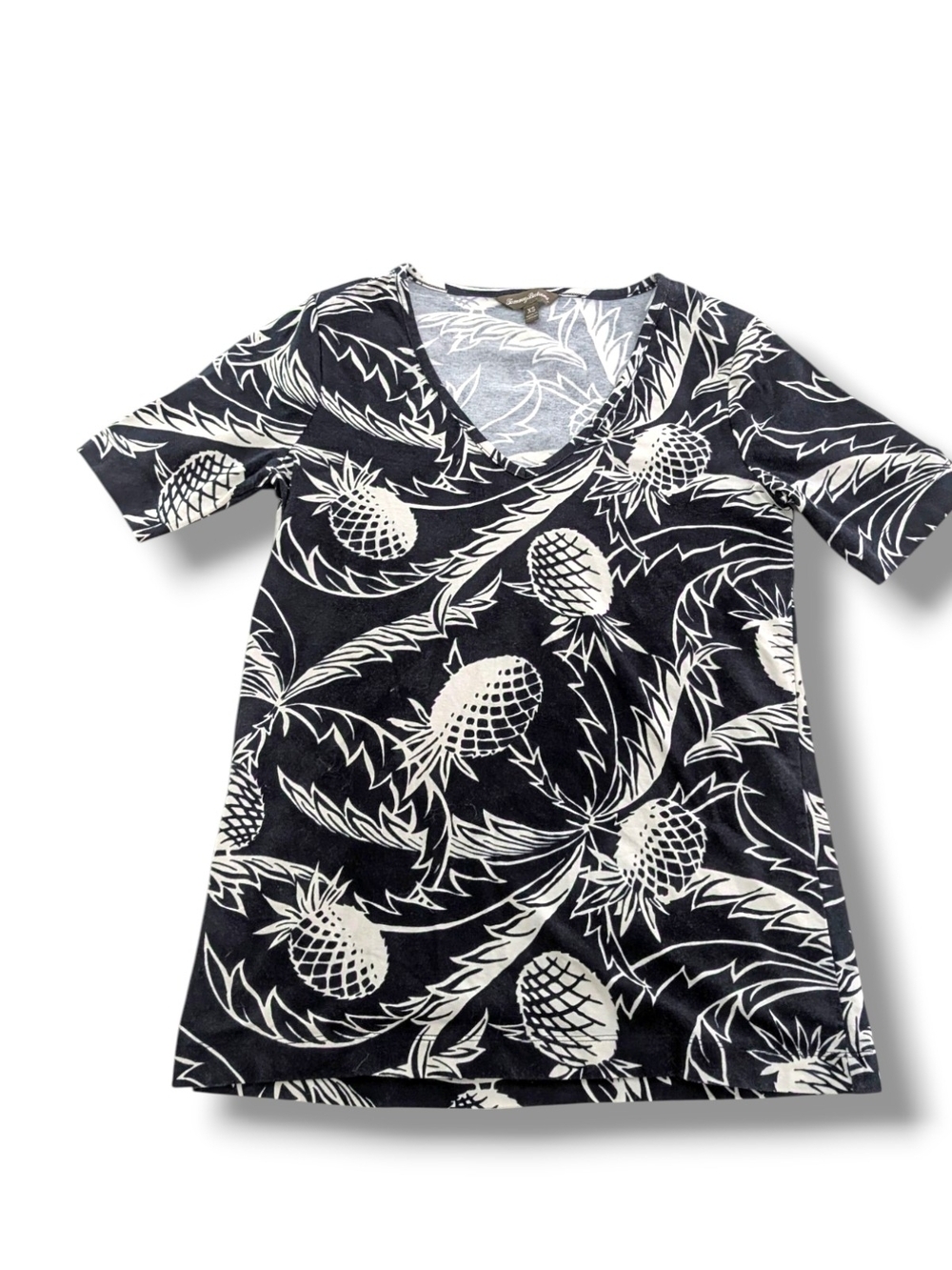 NWOT Tommy Bahama Coast Pineapple V-Neck Black / White